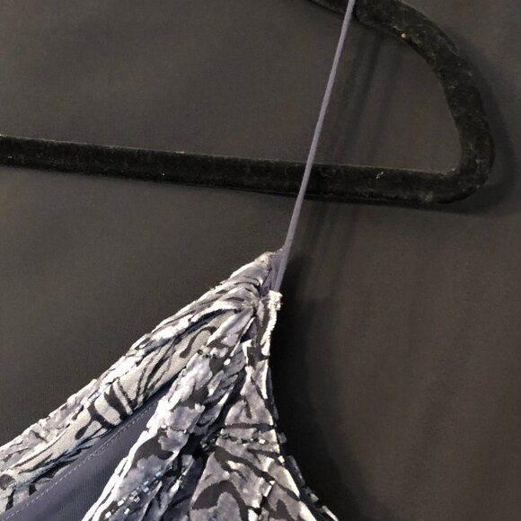 Stunning Carmen Marc Valvo beaded Velvet Gown: Size 12 - Picture 11 of 16